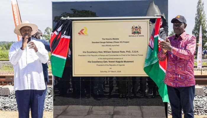 President William Ruto and Uganda’s Yoweri Museveni during discussions on Kenya Pipeline Company stake