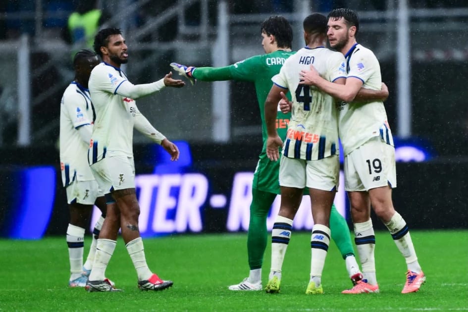 Inter Milan players react during their Serie A match against Atalanta at San Siro